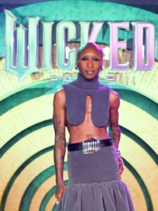 Que-sonho-iniciar-essa-jornada-com-voces-Brasil.-Muito-obrigada-por-todo-amor-e-carinho.-Ja-est-225x300 Pisa, Elphaba! Cynthia Erivo rouba a cena no Brasil e encanta fãs com poder e carisma