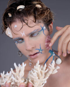 IMG_4632-1-240x300 Make inspirada no signo de Peixes transforma o modelo Pablo Furlan em obra artística