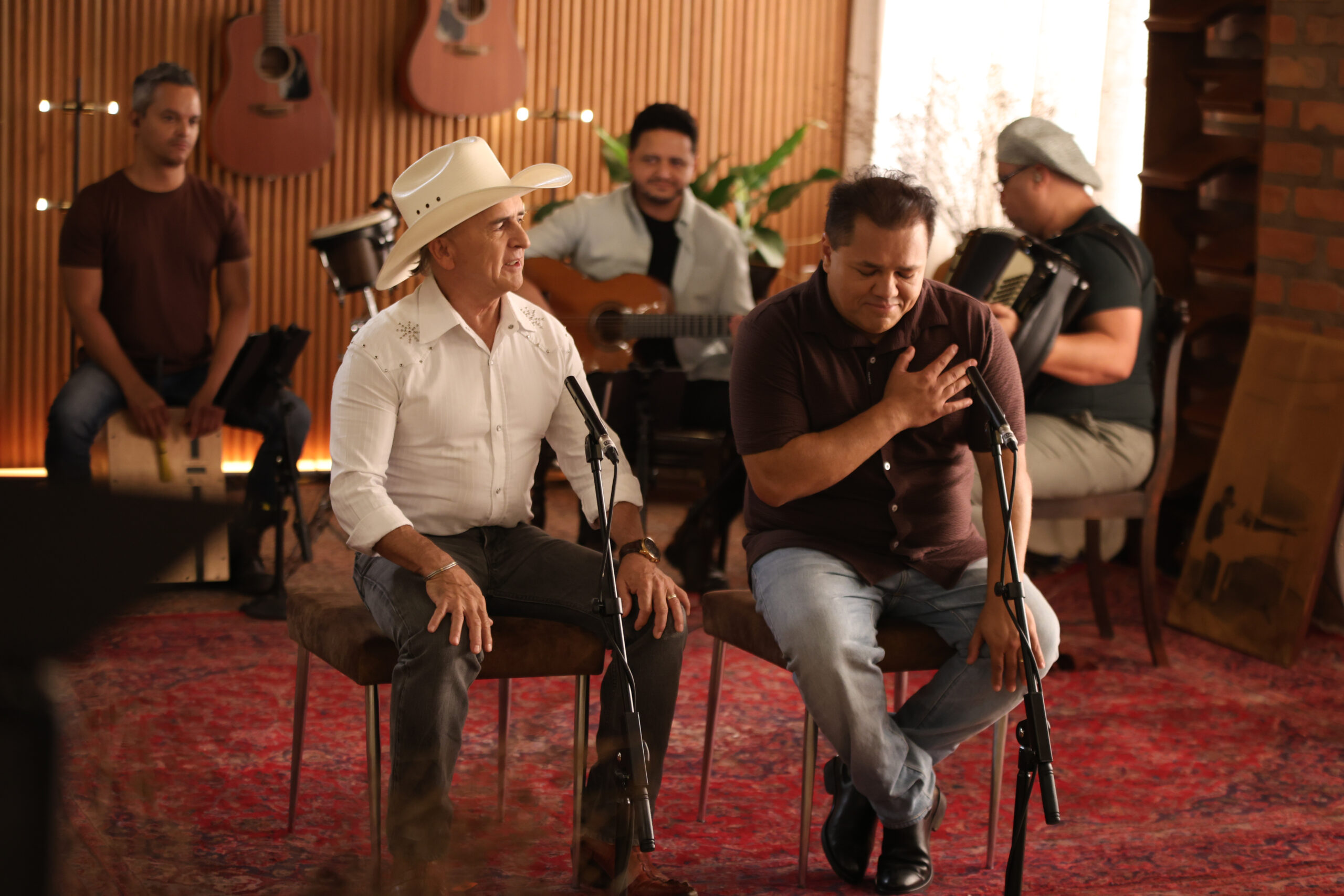 IMG_7421-scaled Dupla Tiãozinho & Alessandro retorna aos palcos com Daniel no "Viver Sertanejo"