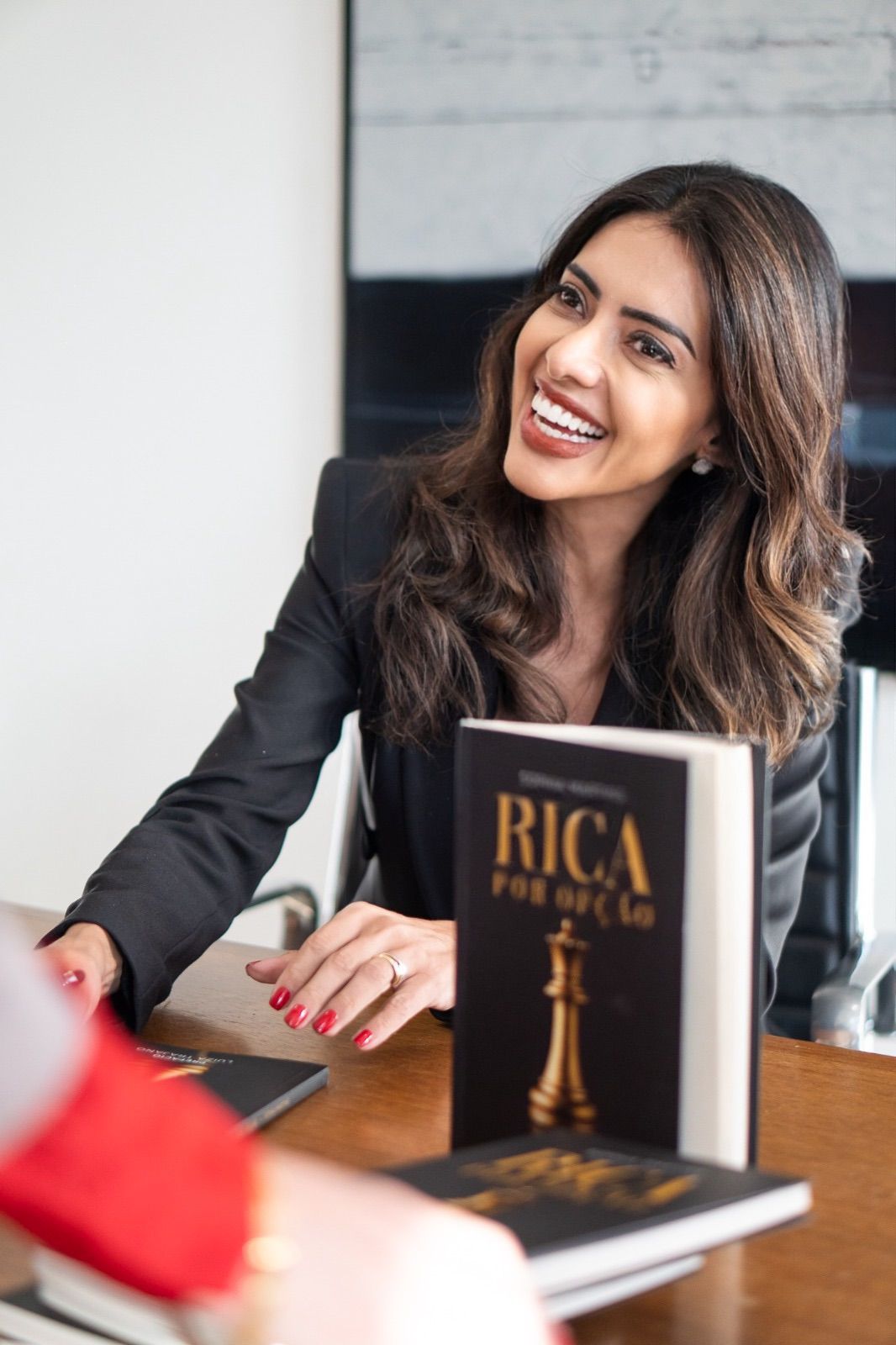 WhatsApp-Image-2026-03-27-at-10.46.37-2 Sophia Martins lança "Rica por Opção" em Lisboa e amplia debate sobre liderança feminina