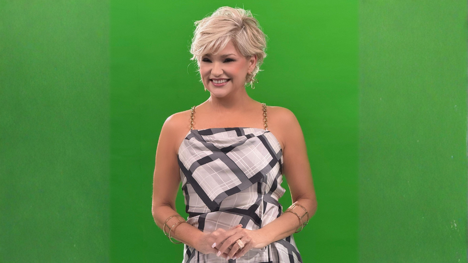 CAPA-SITE-1920-x-1080-px-59 Andréa Nóbrega protagoniza campanha de farmácia e marca presença em evento em São Paulo