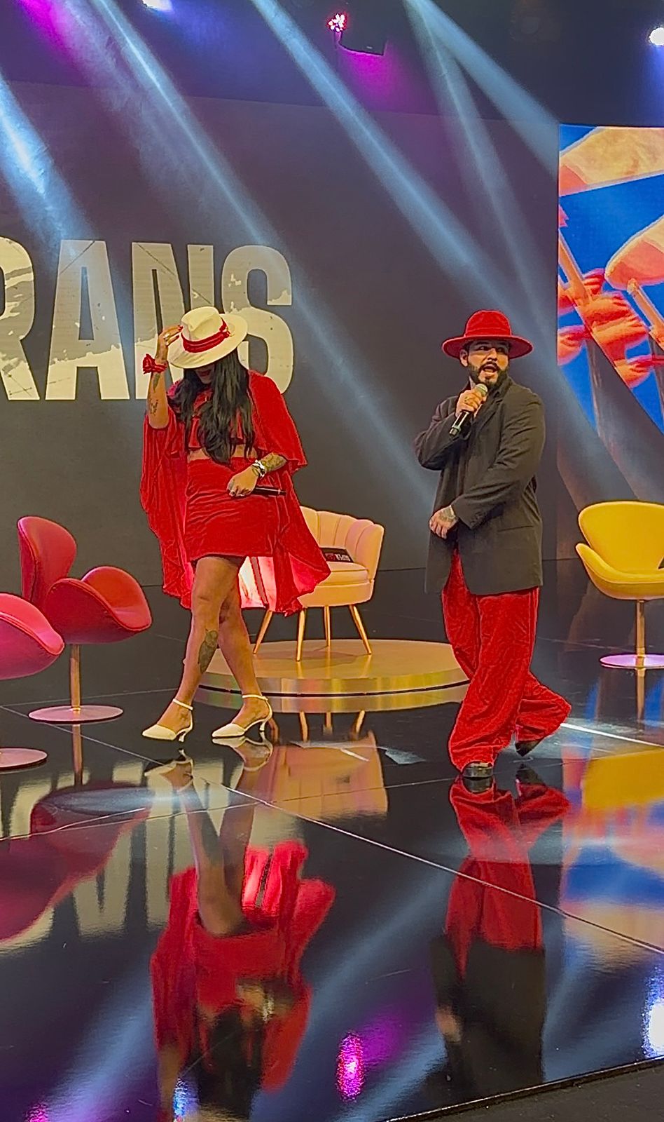 WhatsApp-Image-2026-04-02-at-15.25.47-1 MC Trans emociona, confronta pastor e marca história ao cantar para entidade no SuperPop