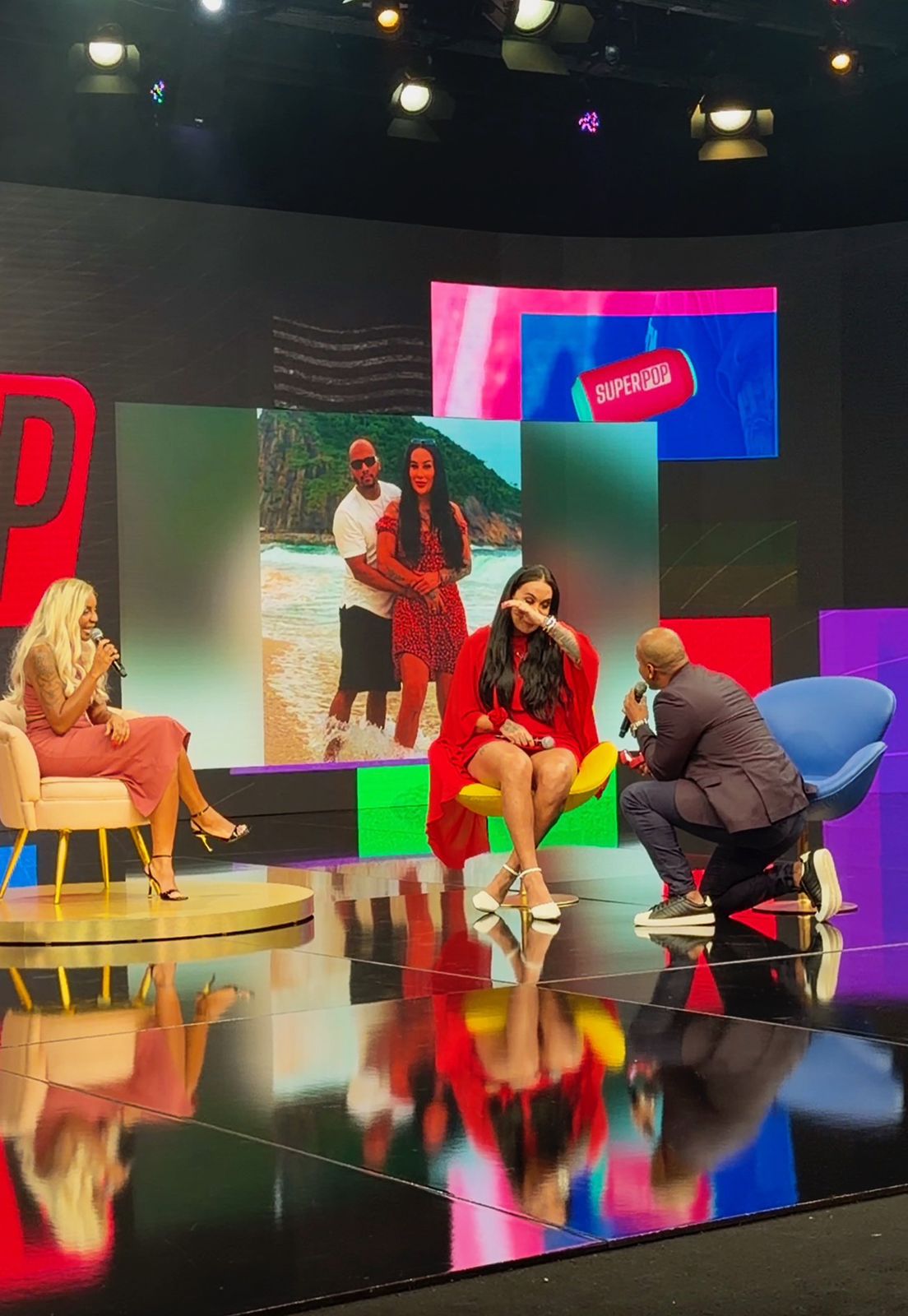 WhatsApp-Image-2026-04-02-at-15.25.47 MC Trans emociona, confronta pastor e marca história ao cantar para entidade no SuperPop