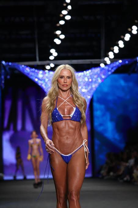 WhatsApp-Image-2026-04-18-at-00.44.39-1 Deborah Secco surge deslumbrante aos 46 e reforça tendência da estética natural com alta tecnologia