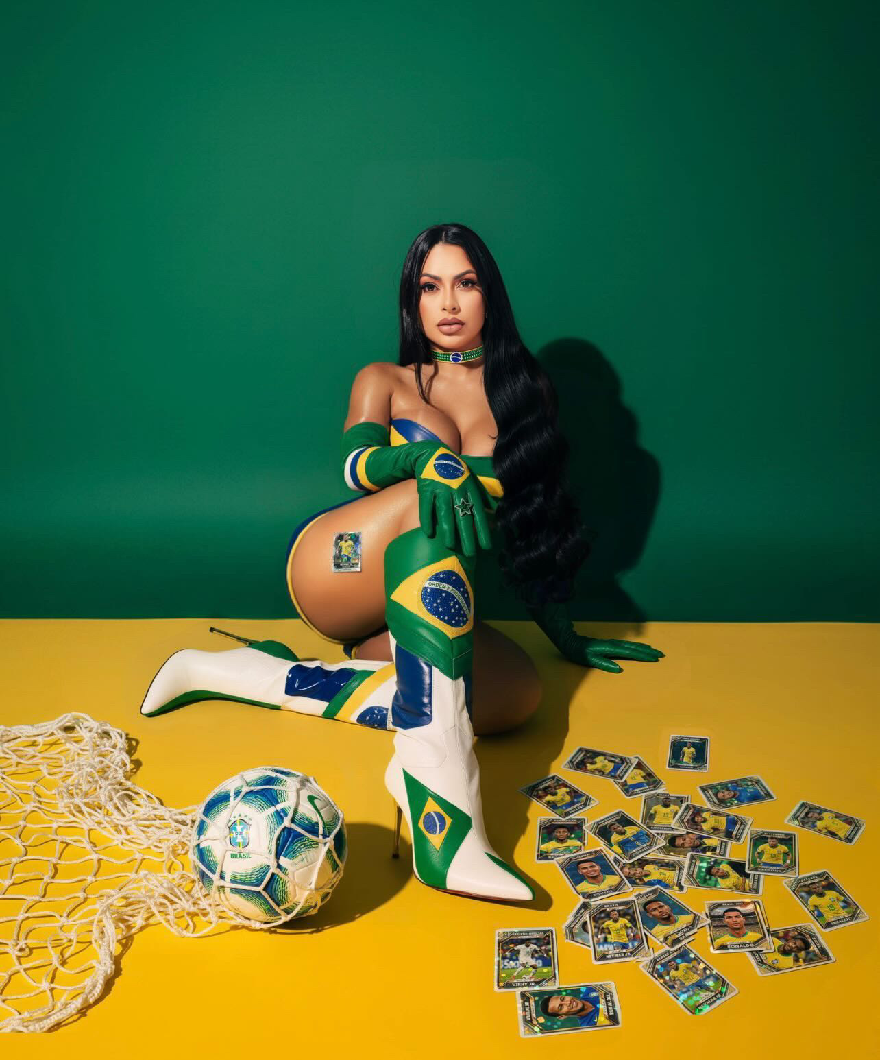F01C5CCF-CF07-473F-B531-16DCB3B84A02 Ellen Santana estrela ensaio inspirado na paixão dos brasileiros pelo futebol