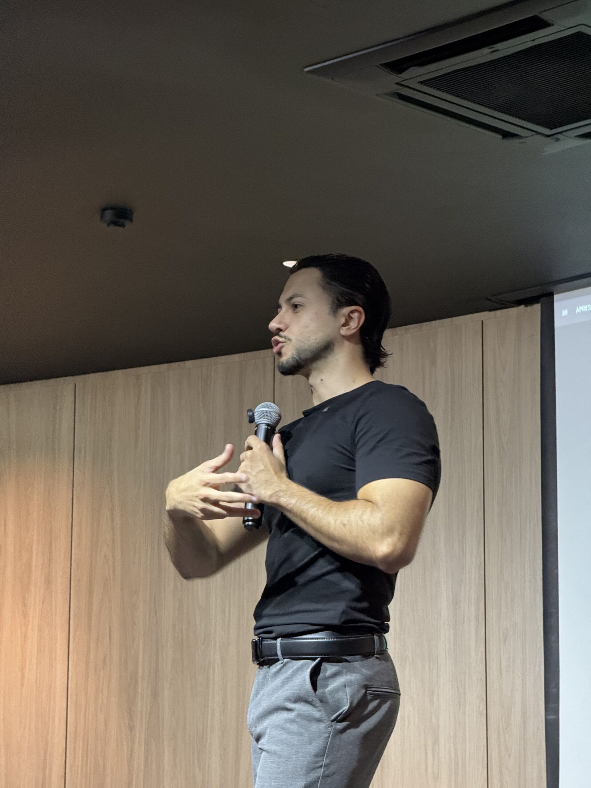 IMG_4808-2-scaled “Quem promete 100% de acerto no mercado financeiro não fala a verdade”, diz o especialista financeiro Sidnei Oliveira